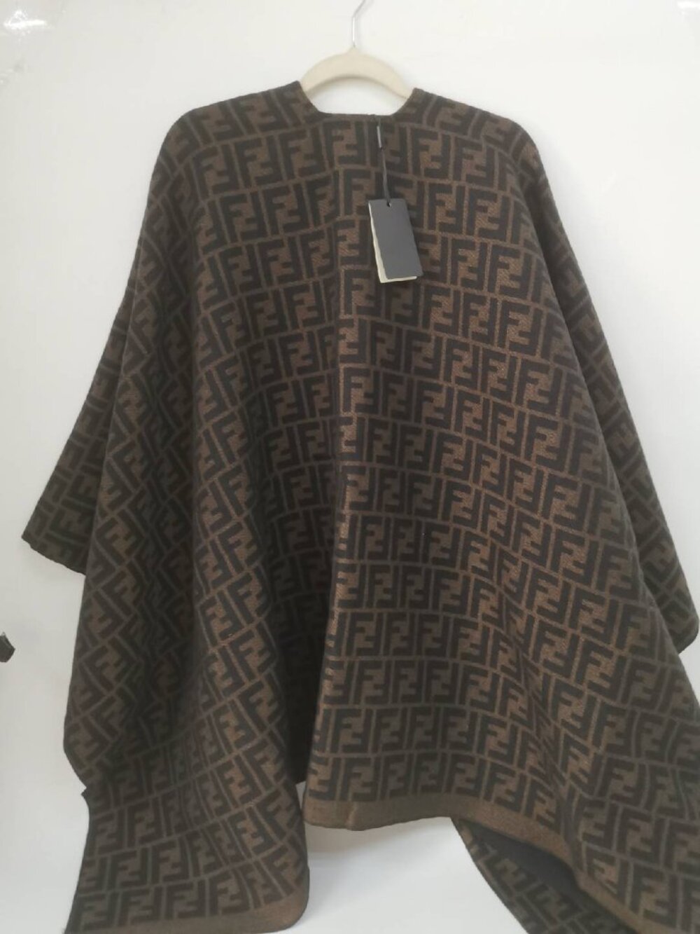 FENDI Women's Wool Shawl Wrap Scarf Warmth Fashion Accessory - Picture 2 of 3